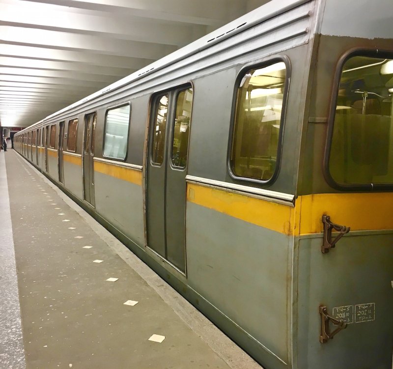 Поезда метро Яуза и Русич