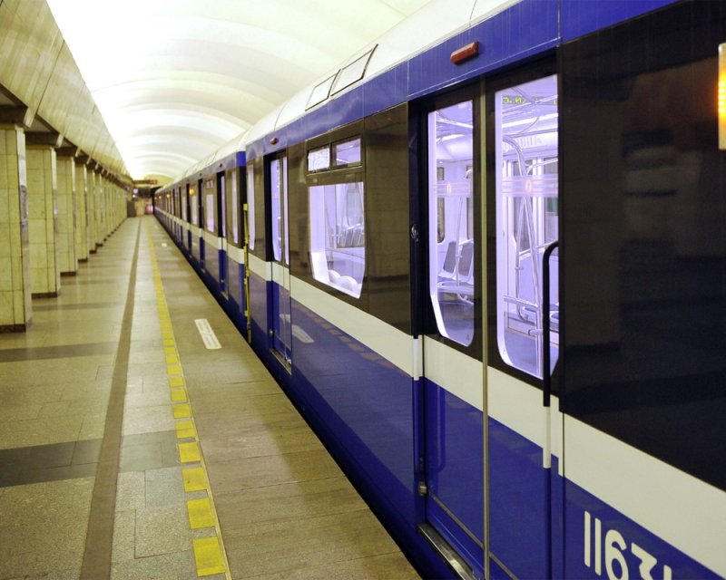 Питер метро поезд Нева