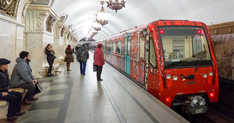 Новогодний поезд метро