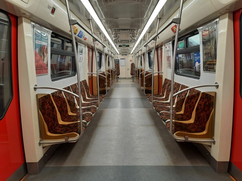 Метро Глазго вагон внутри