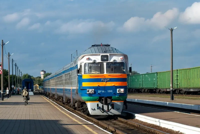 Железнодорожный поезд