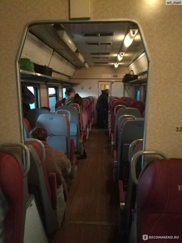 Сидячий вагон поезда 045в