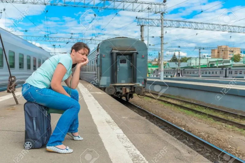 Человек опаздывает на поезд