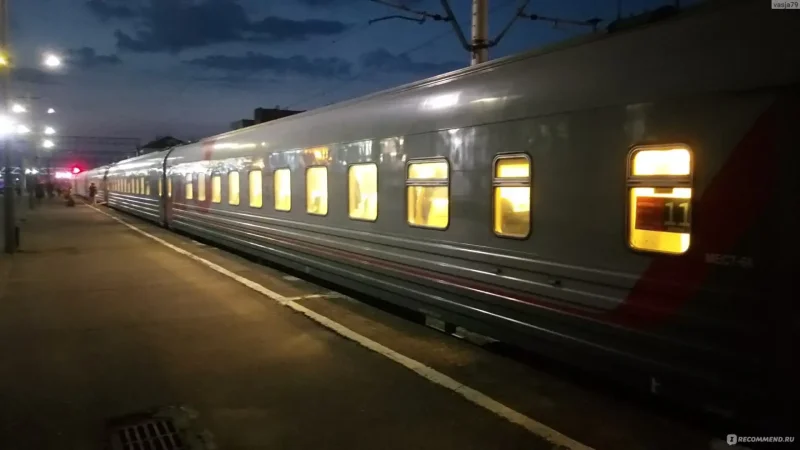 Фирменный Волга поезд 060а