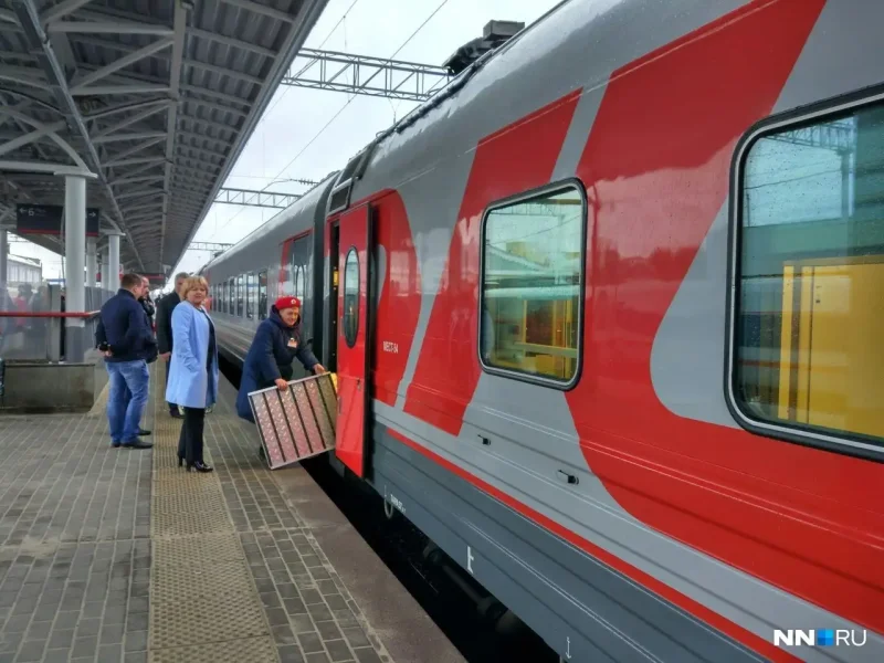 Фирменный Волга поезд 060а