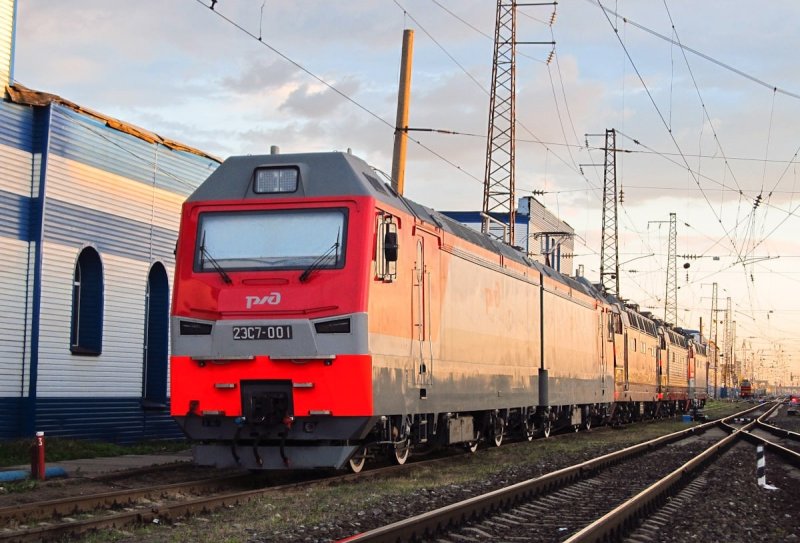 Грузовой электровоз 2эс10 "гранит"