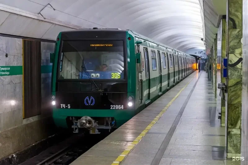 Метропоезд Нева зеленый
