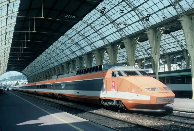 Скоростной поезд TGV Франция