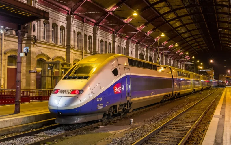 Скоростной поезд TGV Франция