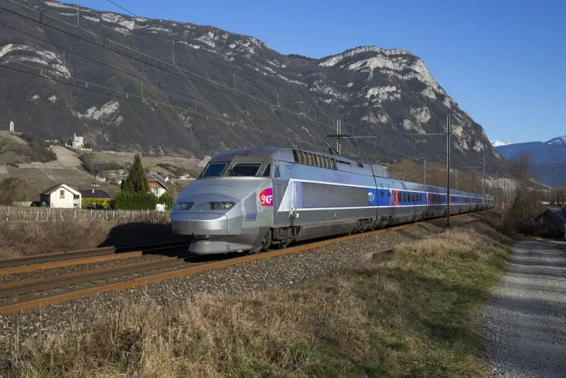 Скоростной поезд TGV Франция