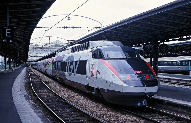 Скоростной поезд TGV Франция