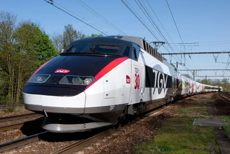 Скоростной поезд TGV Франция