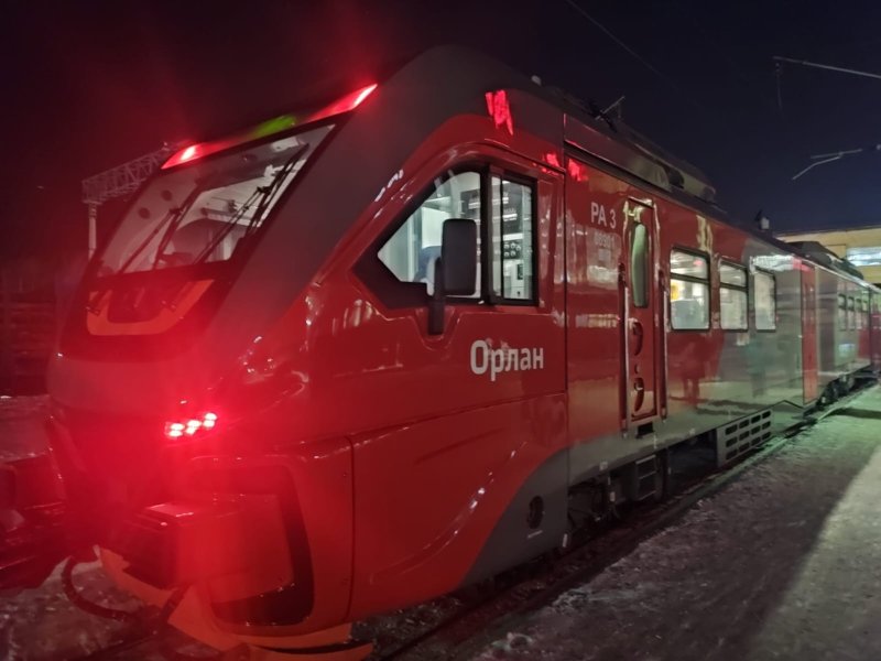Пассажиры в электричке