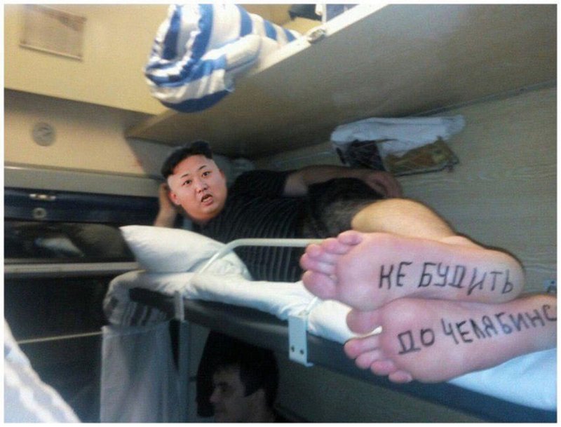 Парень спит в поезде