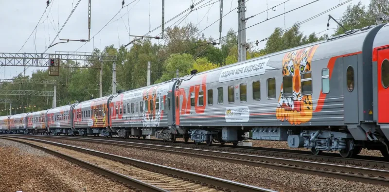 Пассажирский поезд Россия Владивосток Москва