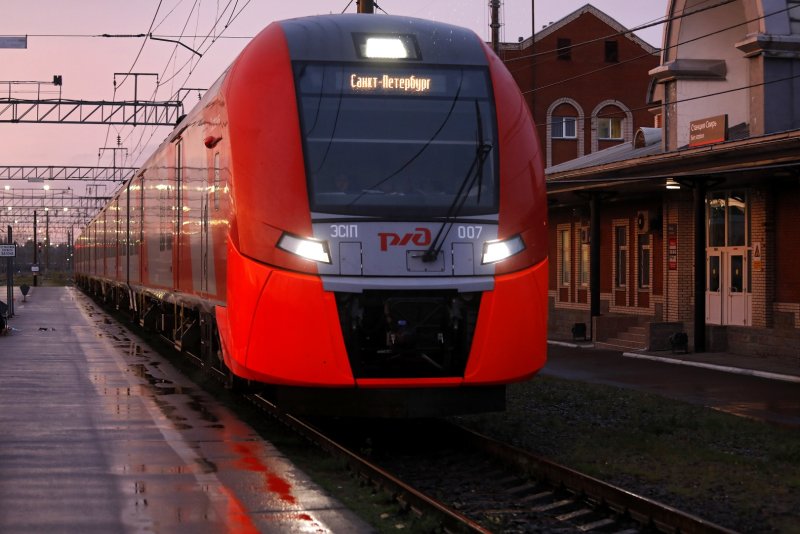 Ласточка электропоезд в Питер