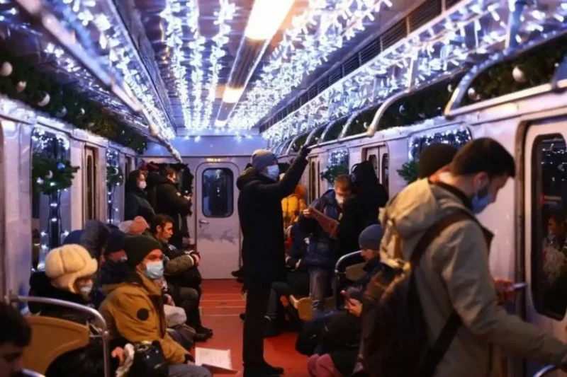 Новогодний поезд метро