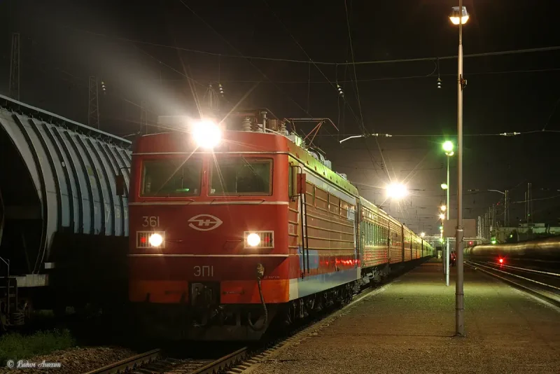 Эп1 электровоз ночью
