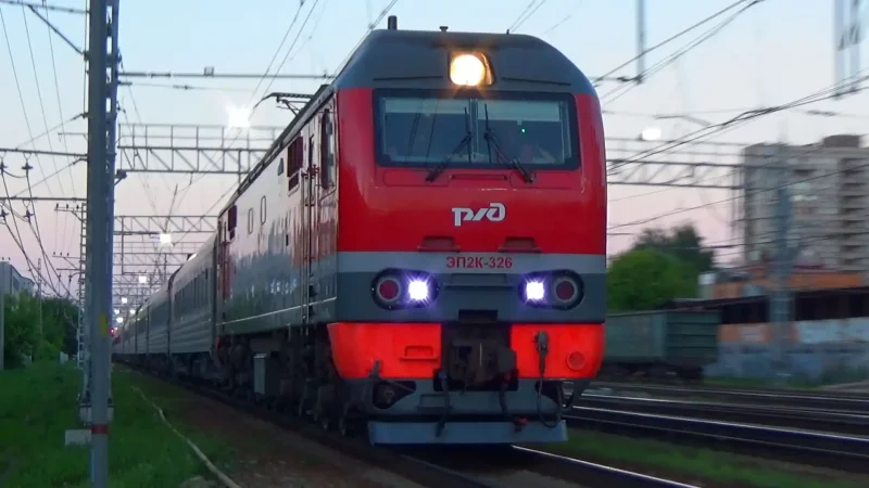 Локомотив пассажирского поезда