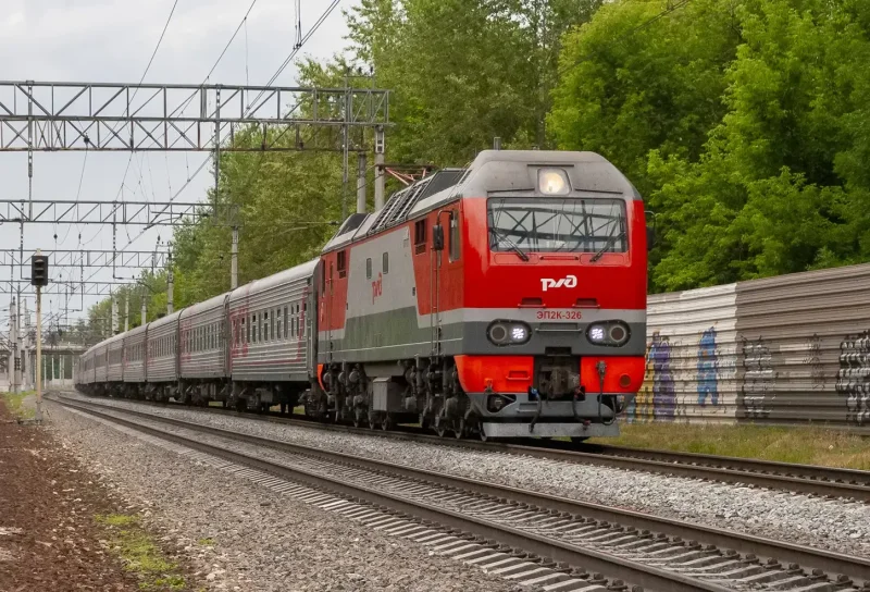 Локомотив поезд