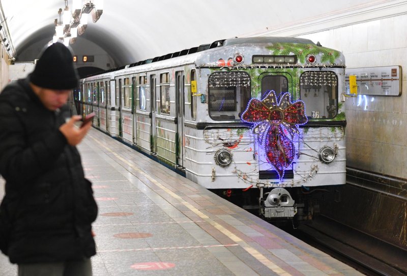 Новогодний поезд метро