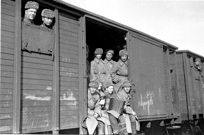 Солдаты в теплушке 1941
