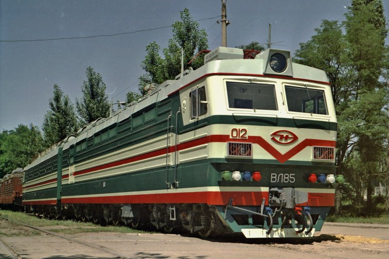 Трехсекционный вл85