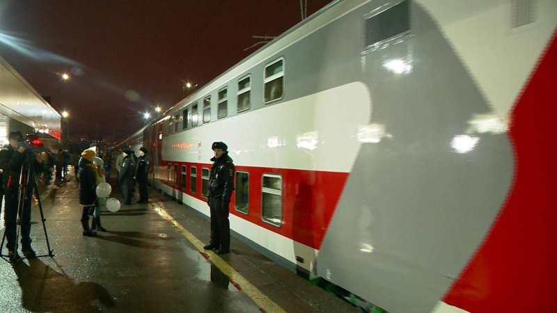 Двухэтажный поезд на москву