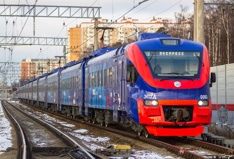 Головной моторный вагон эп2д