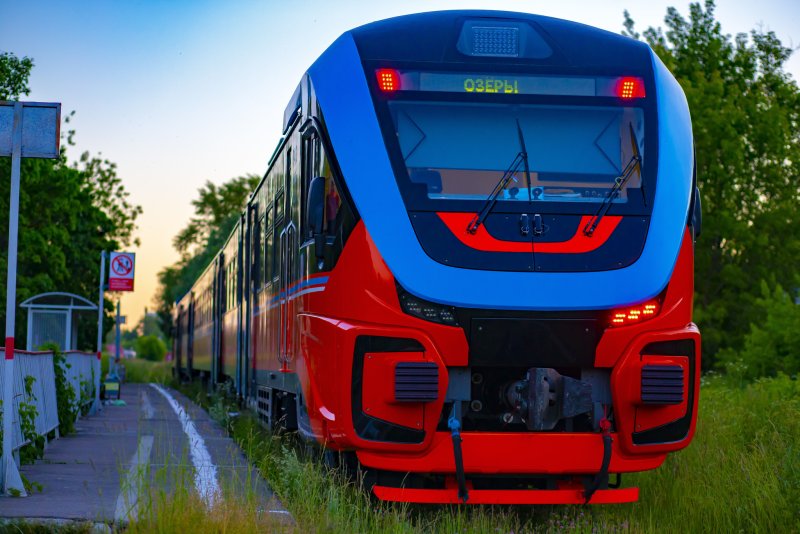 Локомотив поезд