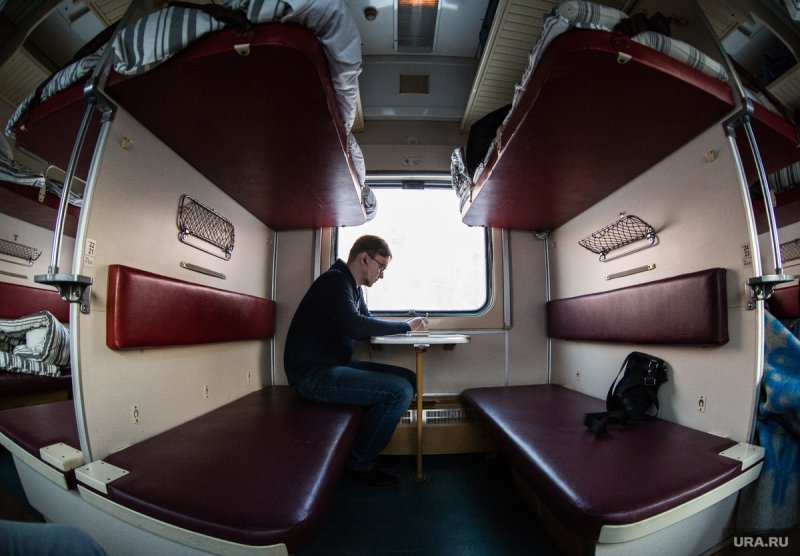 Поезд РЖД внутри плацкарт