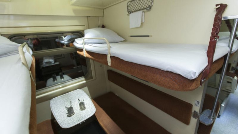 Плацкартный вагон двухэтажного поезда