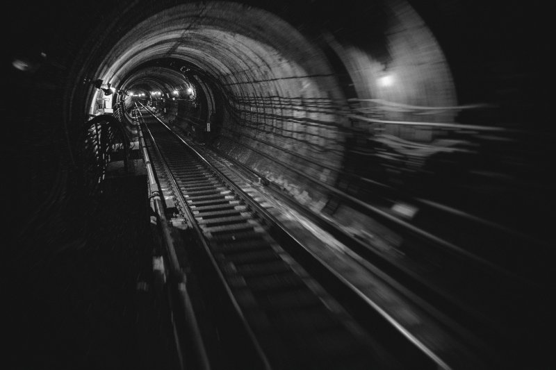 Метро 2033 туннель Темнота