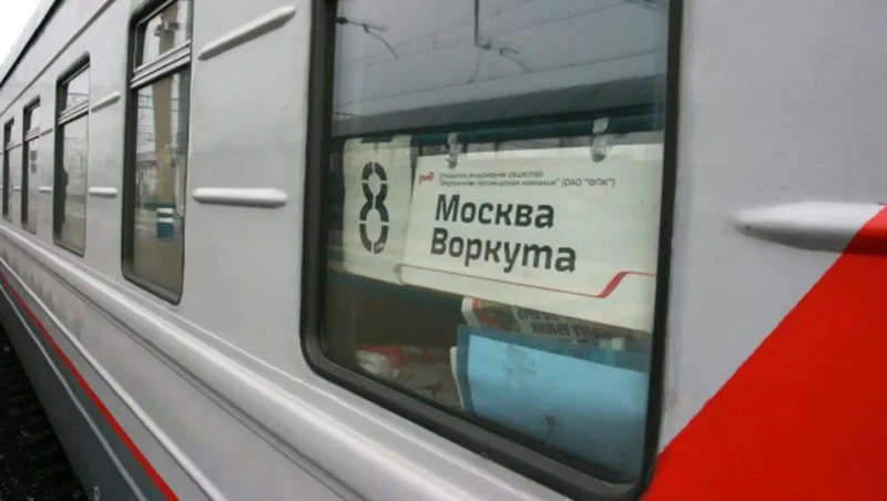 Фирменный поезд 042в