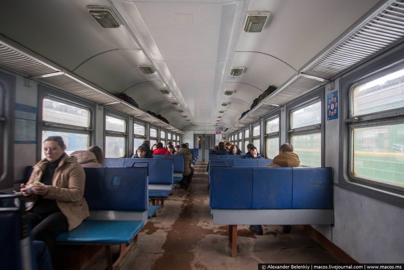 Электричка внутри вагона
