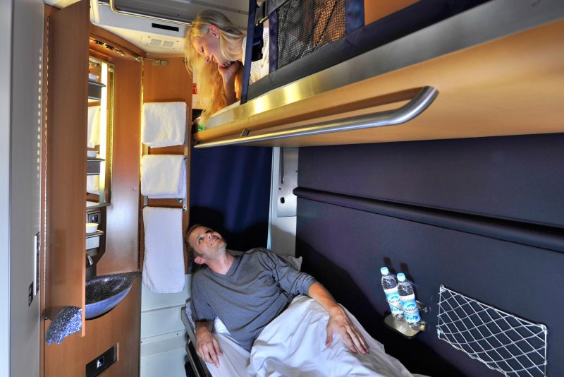 Турпоезд золотой Орел Люкс