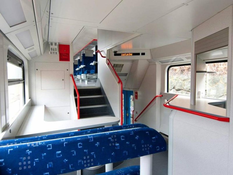Двухэтажный поезд РЖД внутри