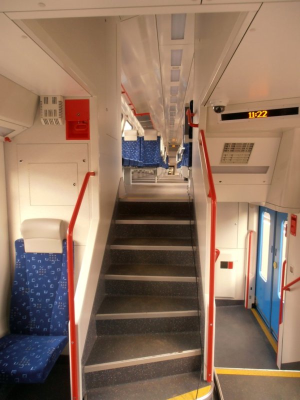 Двухэтажный поезд РЖД внутри
