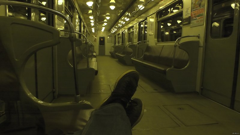 Вагон метро СПБ внутри