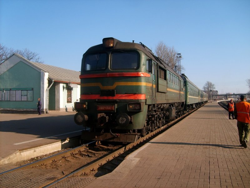 Поезд фирменный Псков Псков 010а