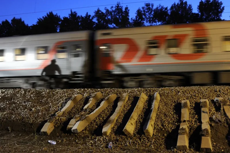 Человек попал под поезд в метро