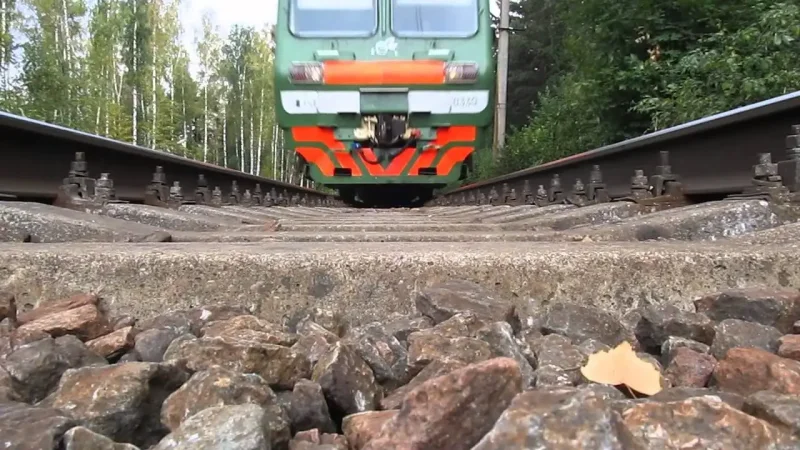Парень попал под поезд 2021