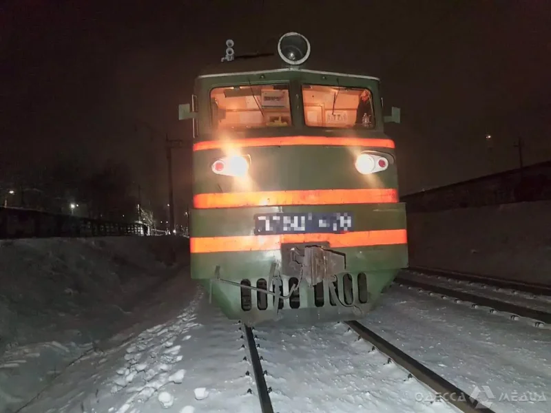 Электричка сбила человека