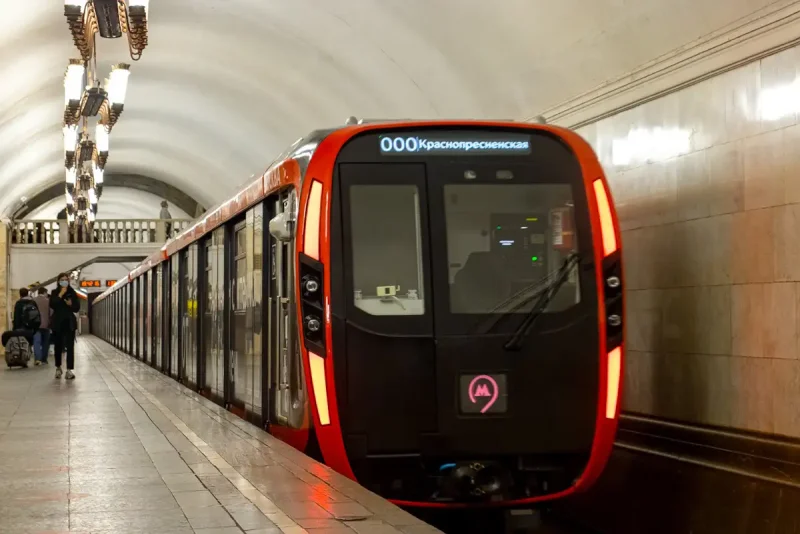 Поезд метро Москва 2020