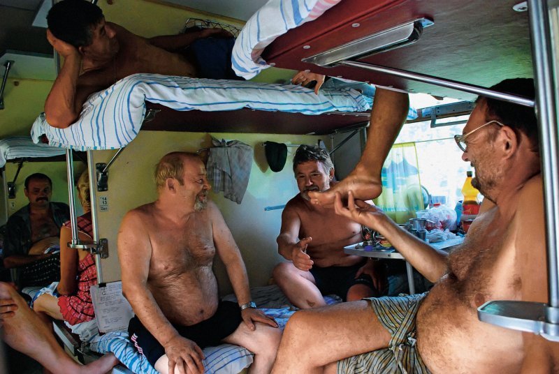 Толстый в плацкарте