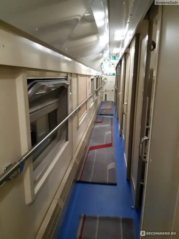Поезд 104в Адлер Москва двухэтажный