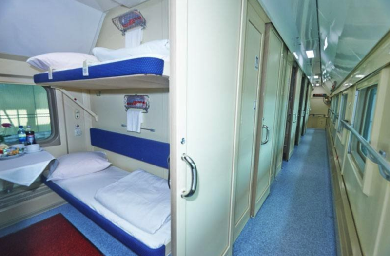 Двухэтажный поезд РЖД купе