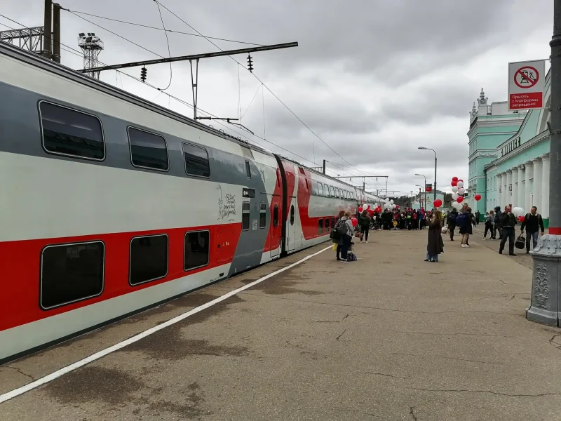 Поезд 743ч двухэтажный