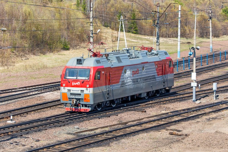 Электровоз Ермак односекционный