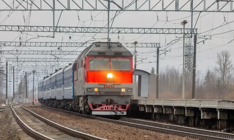 Локомотив поезд